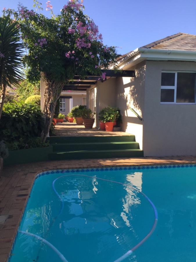 Brown Jug Guest House Hermanus Exterior foto